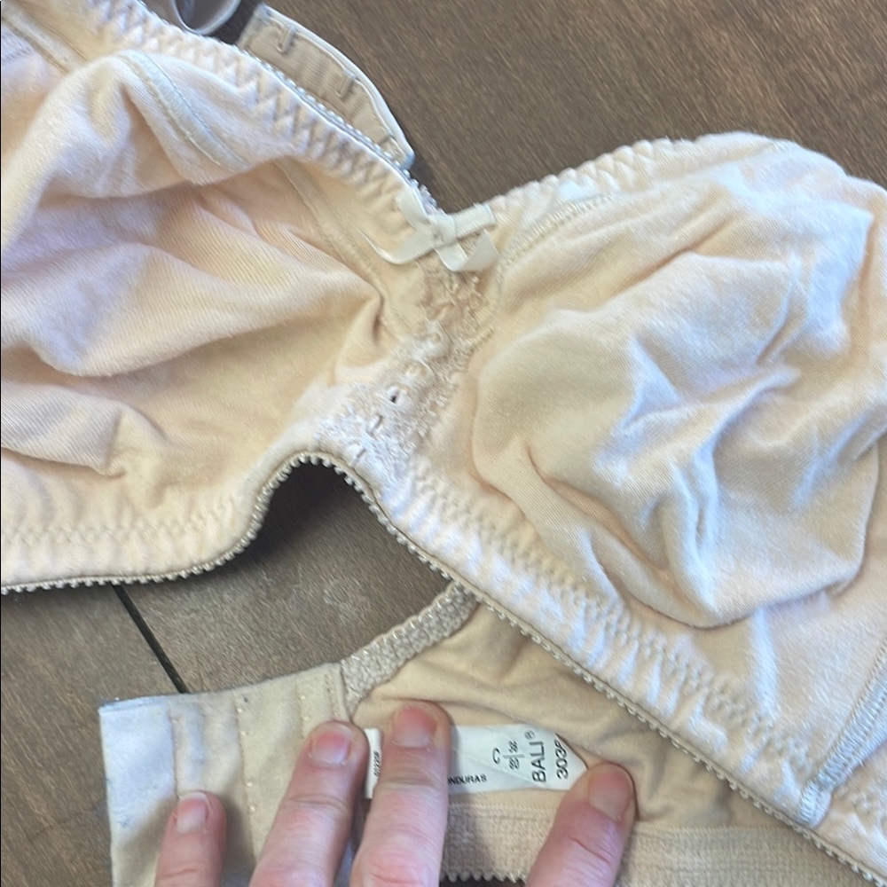 Bali Cream Lace Trim Underwire Bra